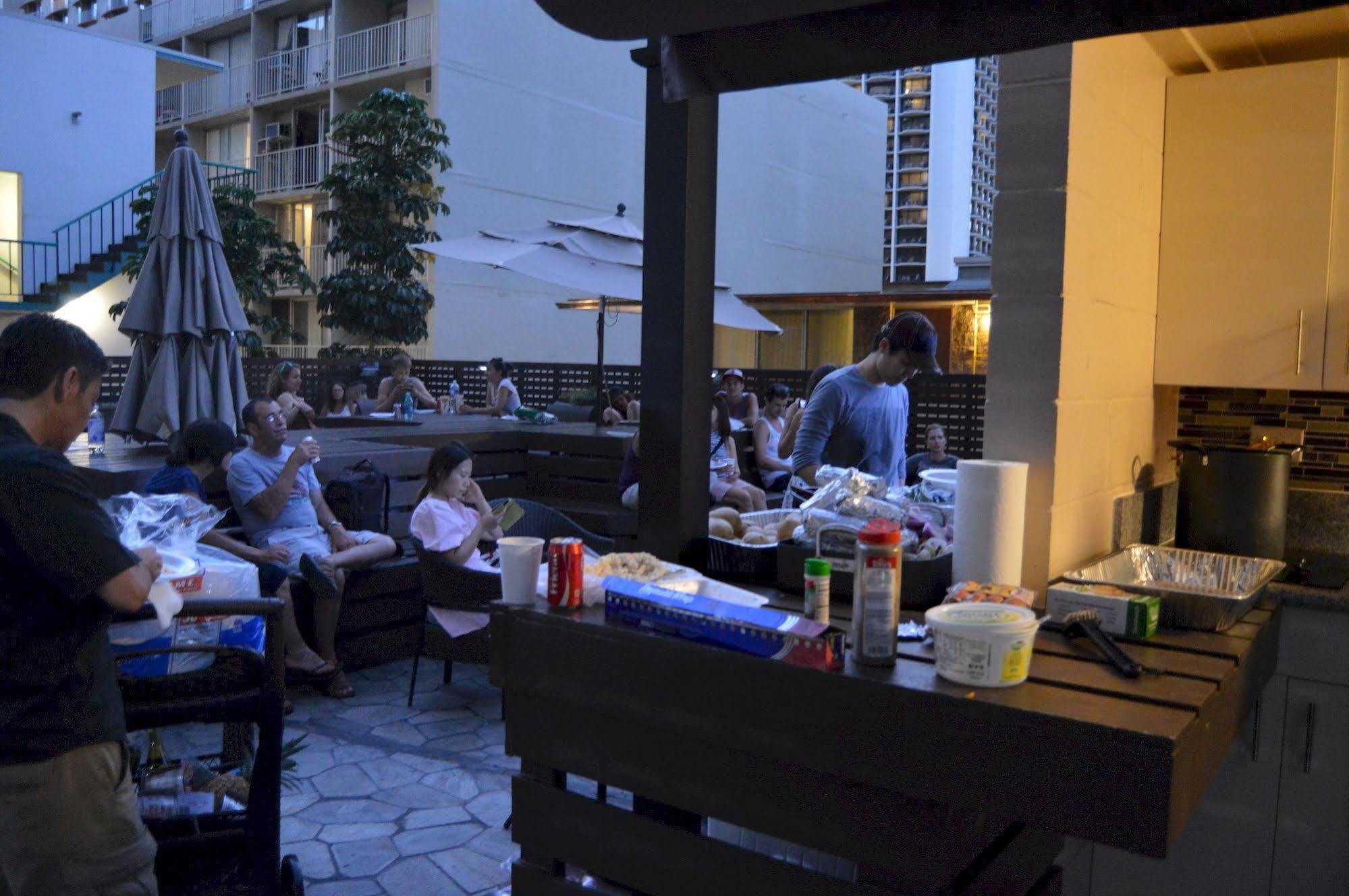 The Beach Waikiki Boutique Hostel هونولولو المظهر الخارجي الصورة